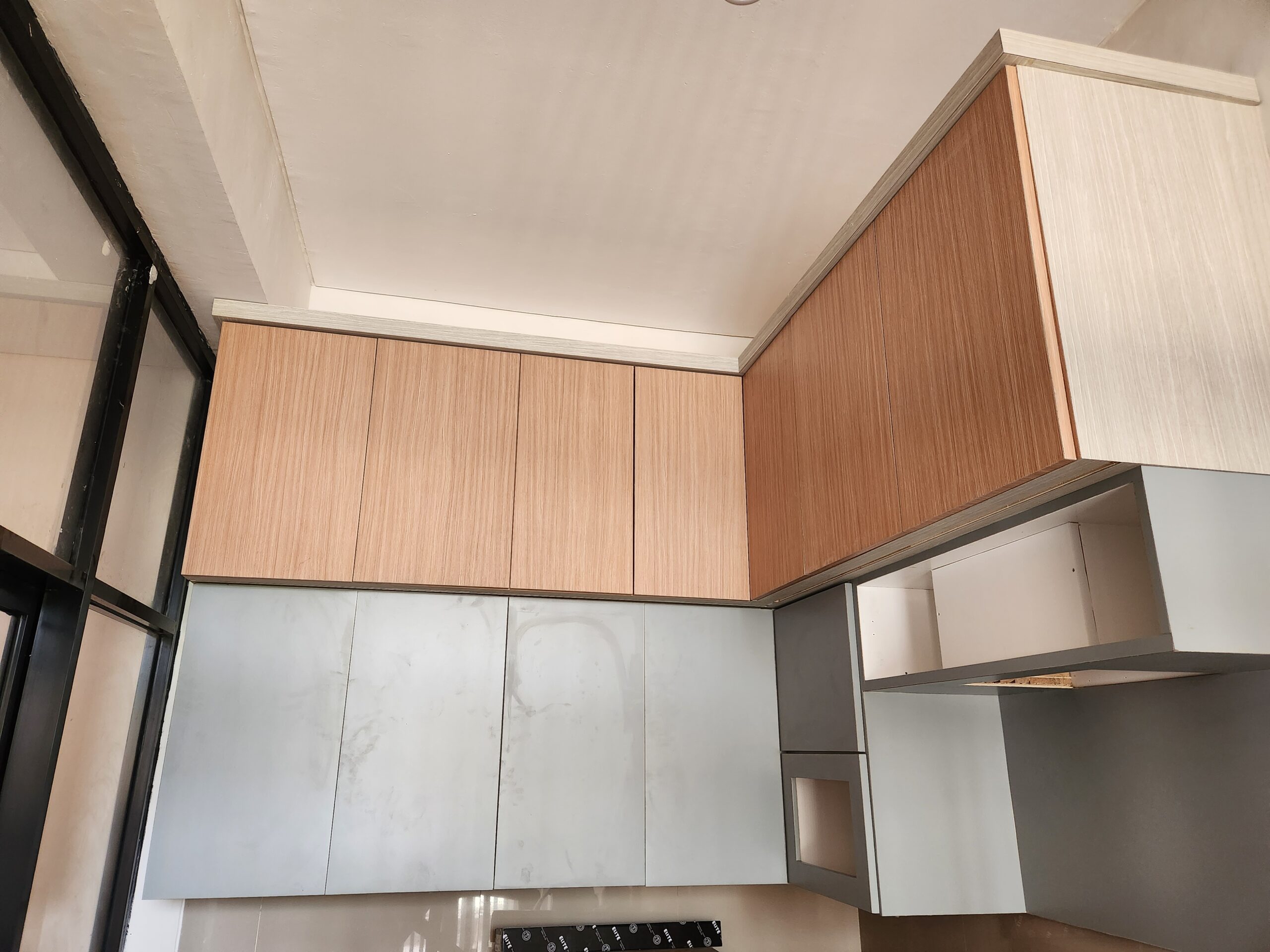 Produksi dan Pemasangan Kitchen Set