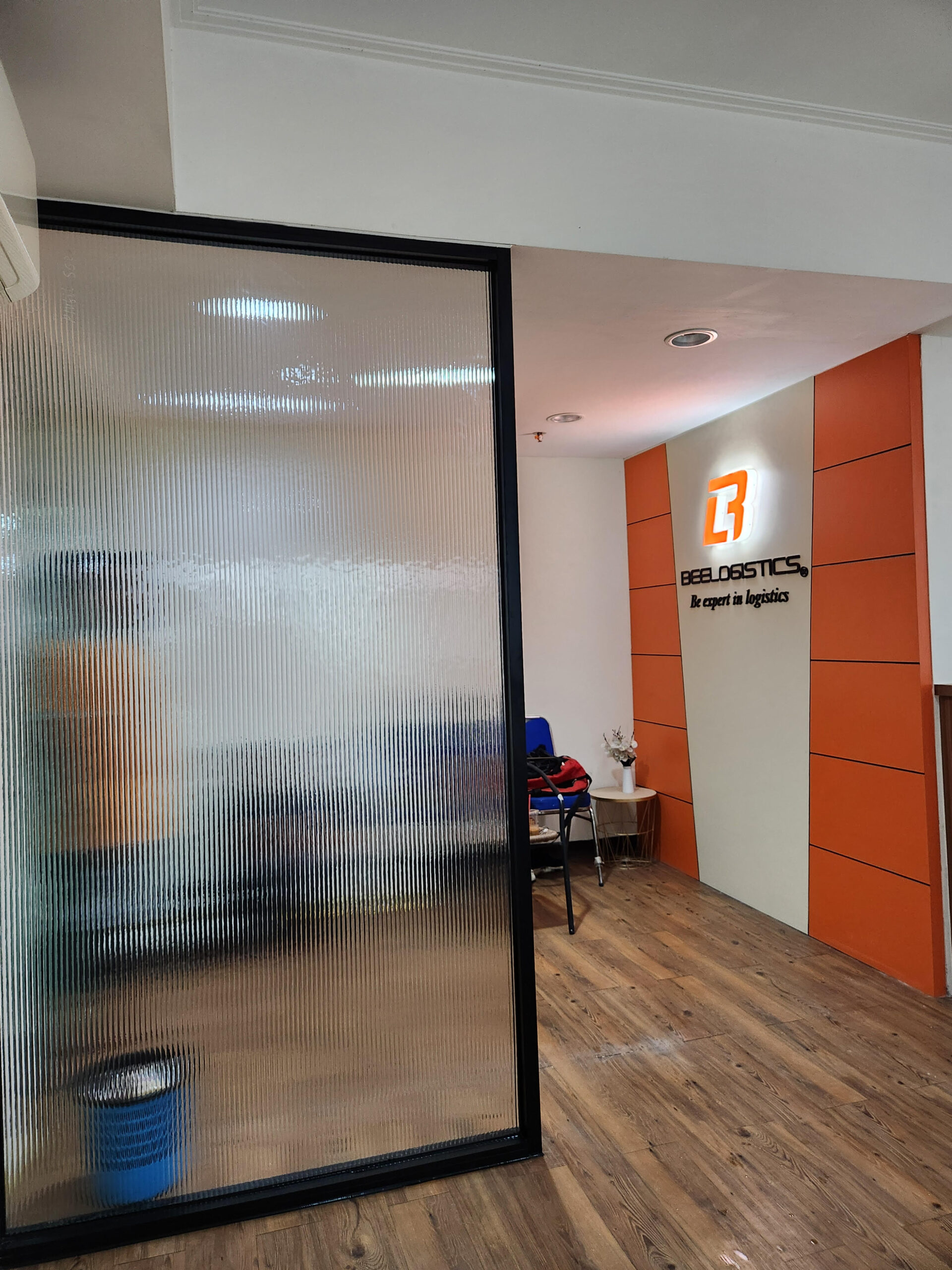 Interior Desain dan Renovasi Office di The Mansion Bougenville Fontana